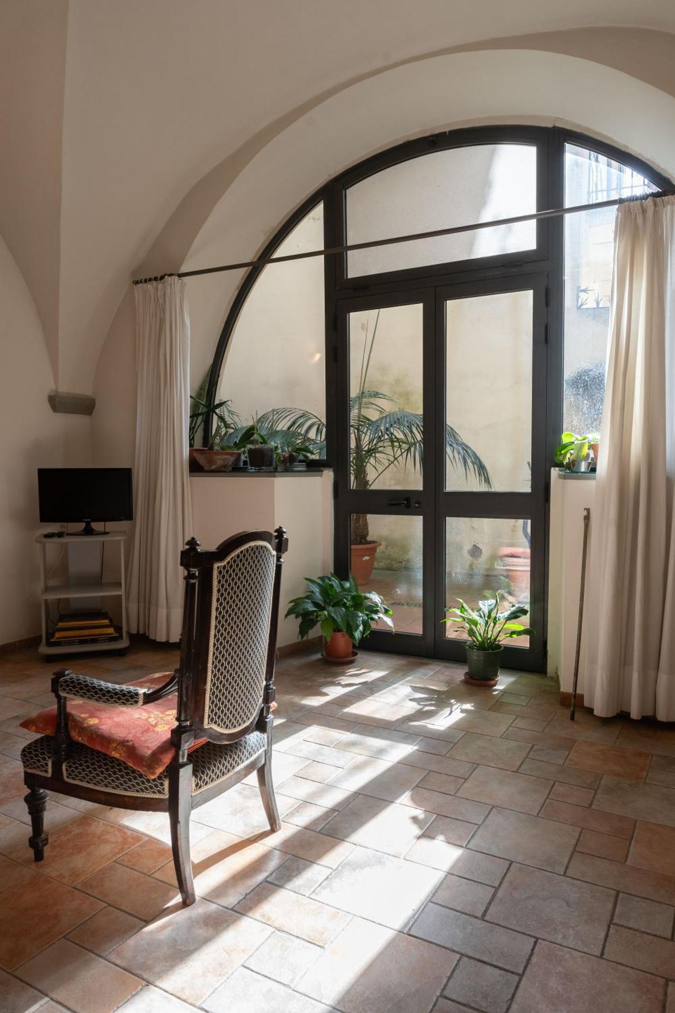 Characteristic In The Center Of * Florenz